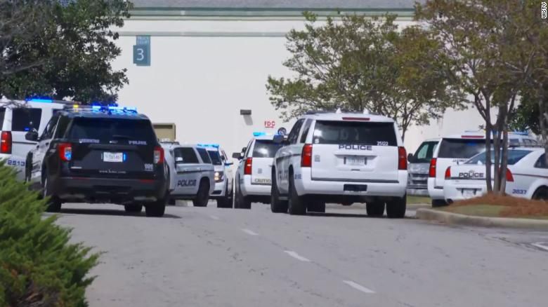 Nesse sábado (16), policiais evacuaram shopping na Carolina do Sul após tiroteio