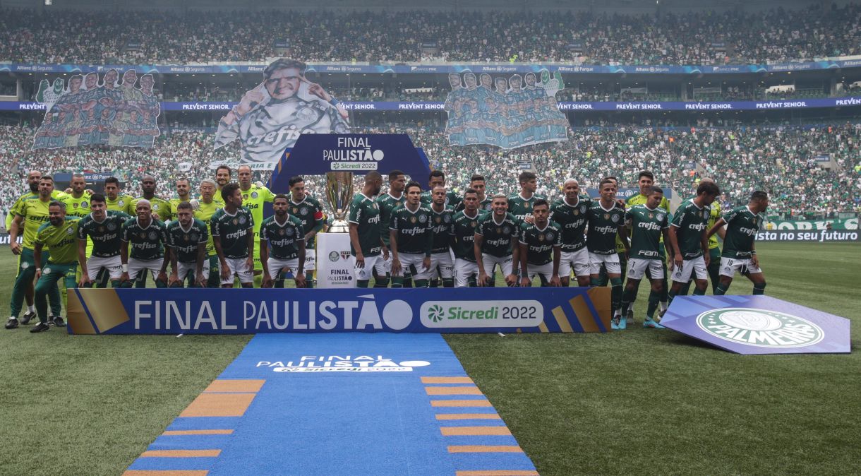 Time posado da equipe do Palmeiras antes do início da partida com o São Paulo, disputada na Arena Allianz Parque, na zona oeste da capital paulista, válida pela final do Campeonato Paulista, na tarde deste domingo, 3 de abril de 2022.