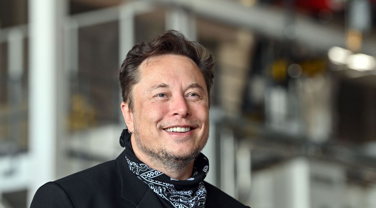 Questionado sobre um possível êxodo de funcionários após a venda da empresa, Musk afirmou: "É um país livre"