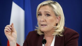 Le Pen diz que "não poderia deixar de acolher" medida do presidente francês 