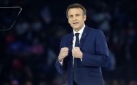 Favorito à reeleição, Emmanuel Macron assume papel de estadista da Europa