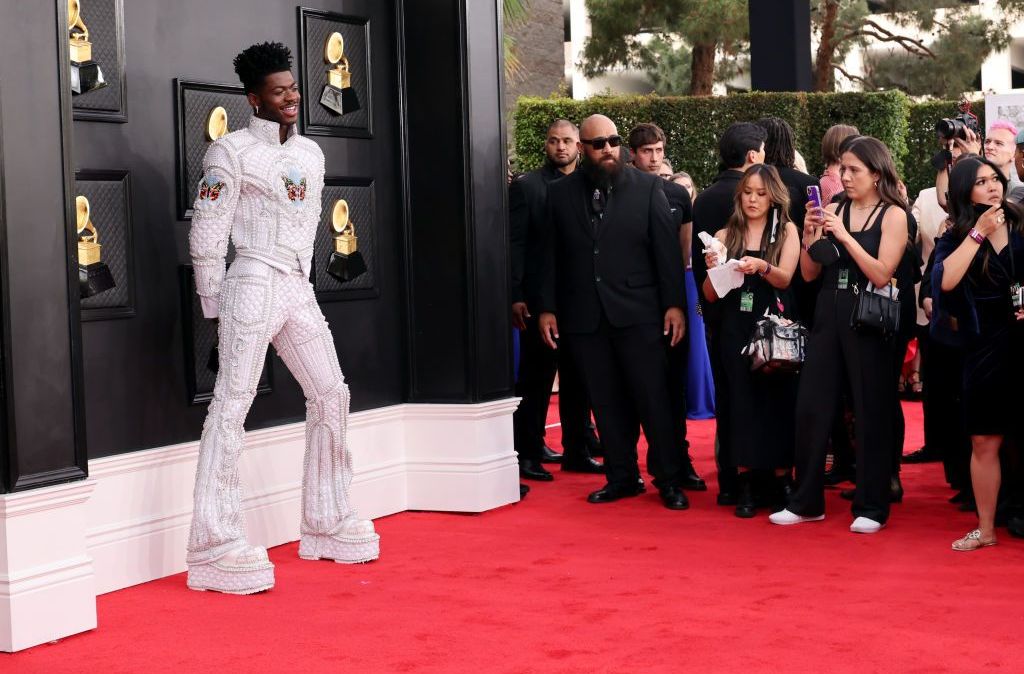 Lil Nas X no tapete vermelho do Grammy 2022