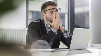Excesso da jornada de trabalho pode levar a prejuízos para a saúde mental; saiba identificar os sinais de esgotamento