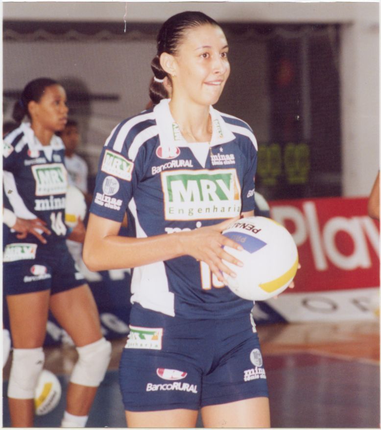 Sheilla Castro em 2002, durante sua passagem pelo MRV Minas