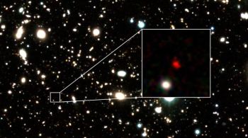 Chamada HD1, a galáxia data de pouco mais de 300 milhões de anos após o Big Bang, que ocorreu há cerca de 13,8 bilhões de anos