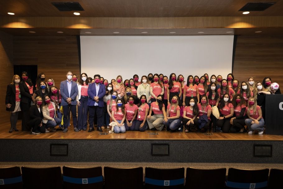 Palestra de prevenção ao câncer de mama Outubro Rosa na CBF