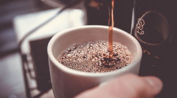 Consumo de café moído reduziu o risco de morte em 27%, seguido por 14% para o descafeinado e 11% para o café solúvel com cafeína