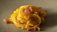 Historiador italiano provoca polêmica com receita alternativa de carbonara