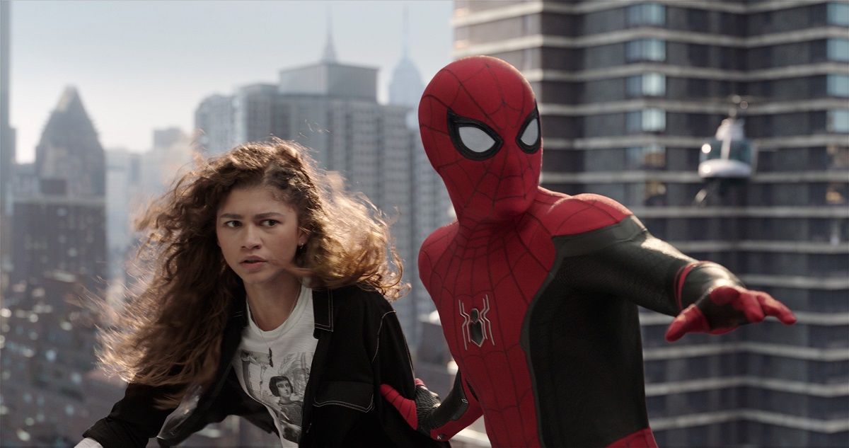 Zendaya, como MJ, e Tom Holland, como Homem-Aranha, no filme da Marvel.