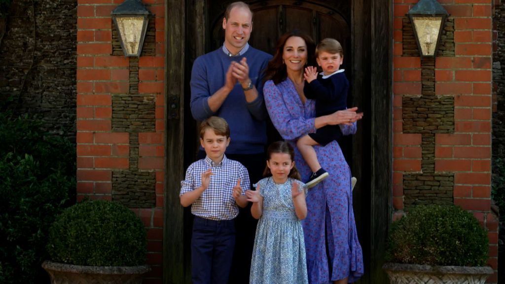 Príncipe William, Kate Middleton e seus filhos George, Charlotte e Louis. Londres, em 23 de abril de 2020