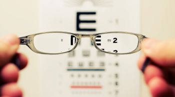 No mês dedicado à prevenção e combate à cegueira, especialistas alertam para os cuidados com a visão