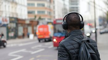 Estudos mostram que 1 bilhão de jovens está sob risco de perda auditiva