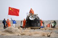 Astronautas chineses voltam à Terra após missão tripulada mais longa da China