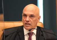 Moraes dá 48 horas para defesa se manifestar sobre indulto a Daniel Silveira