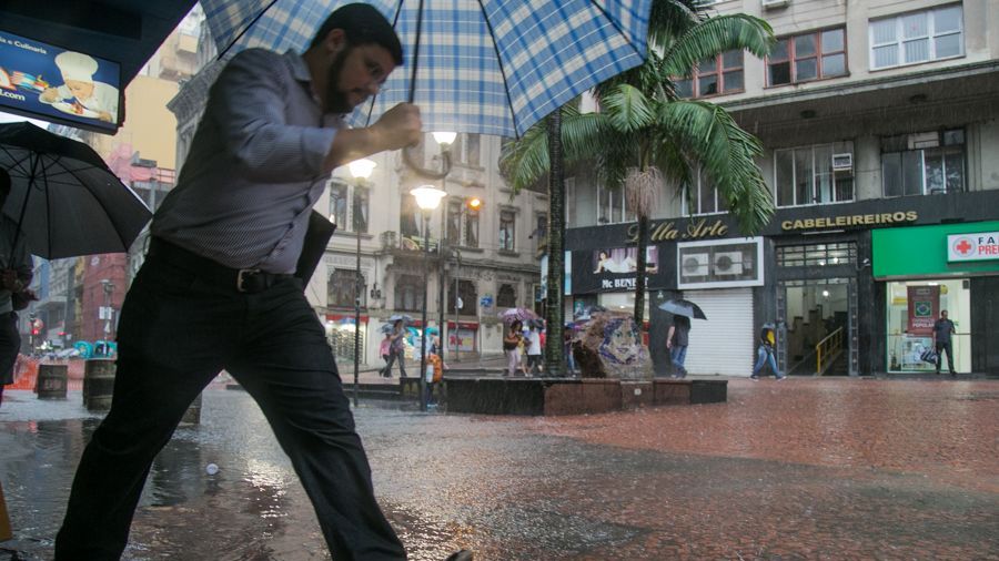 Chuva em Porto Alegre.