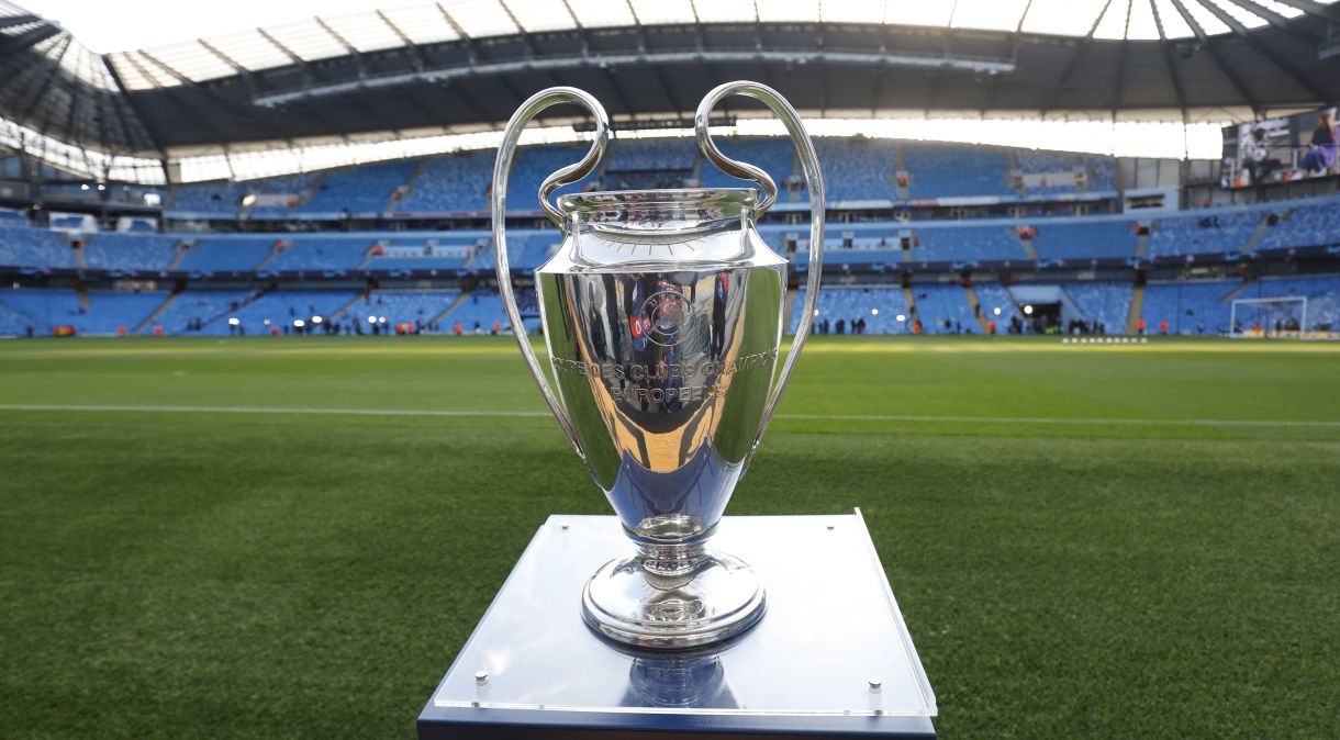 Troféu da Liga dos Campeões da Uefa é exposto em Manchester antes de partida entre Manchester City e Real Madrid26/04/2022