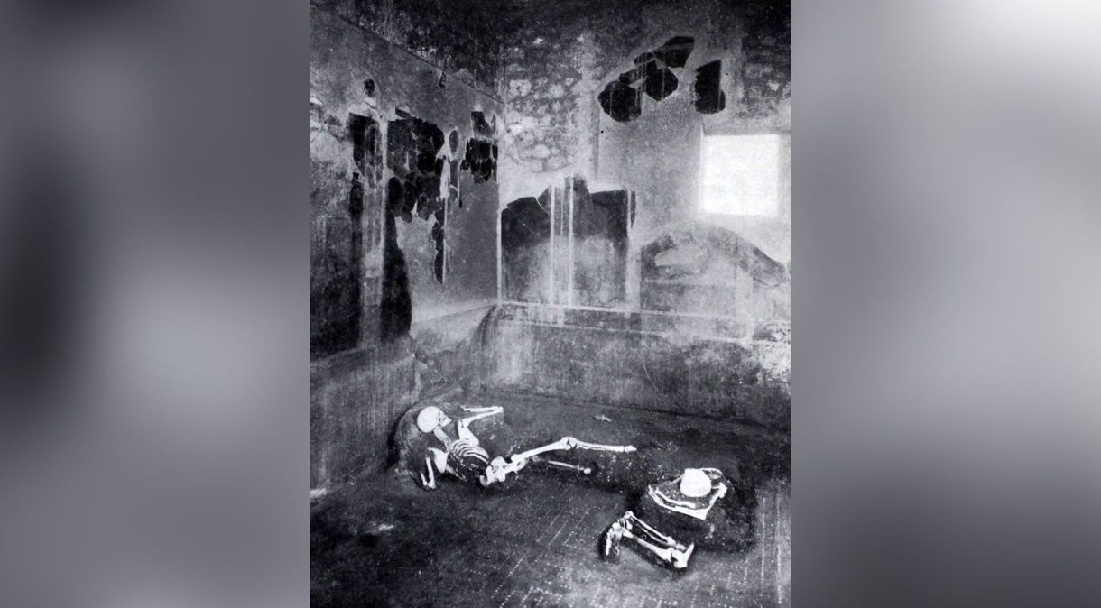 Os dois indivíduos encontrados na Casa del Fabbro, ou Casa do Artesão em Pompeia.
