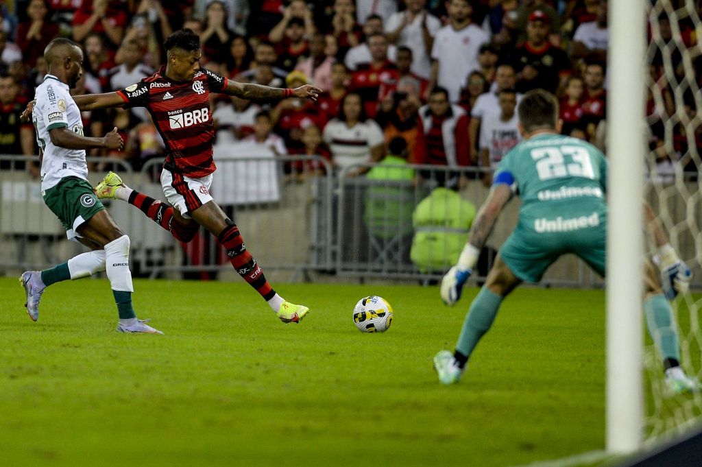 Flamengo pôs fim a um jejum de 4 jogos sem vitórias e bateu o Goiás por 1 a 0