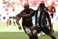 Botafogo vence clássico contra Flamengo e se aproxima dos líderes do Brasileirão