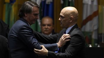 Bolsonaro questionou se há crime dormir ou conversar com o embaixador e disse que a questão é uma perseguição