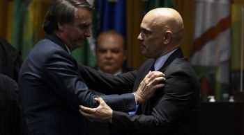 Bolsonaro questionou se há crime dormir ou conversar com o embaixador e disse que a questão é uma perseguição