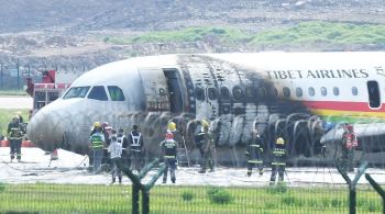 Segundo a Tibet Airlines, não há vítimas, mas algunas passageiros sofreram ferimentos leves com o impacto do incidente