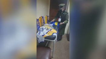 Autoridades bolivianas foram ao vestiário da arbitragem após a vitória dos argentinos contra o Always Ready e apreenderam sacolas com camisas e itens xeneizes