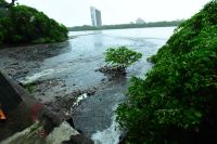 Muro de 30 metros do Aeroporto do Recife desaba em razão das fortes chuvas