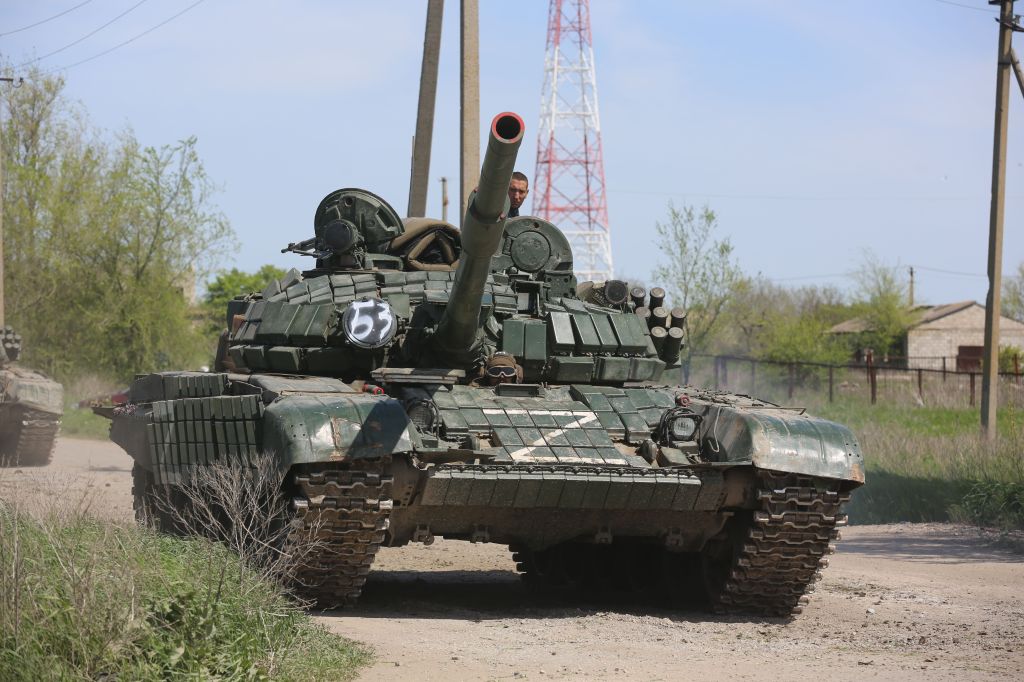 Tanque de guerra operado por forças separativas pró-Rússia na região leste da Ucrânia