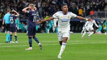 Rodrygo entrou no segundo tempo e fez dois gols no intervalo de um minuto; Benzema garantiu a classificação na prorrogação 