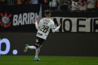 Corinthians arranca empate com o São Paulo e mantém a liderança do Brasileirão