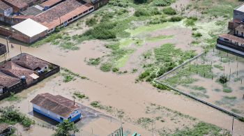 Estados como Alagoas, Pernambuco, Rio Grande do Norte e Santa Catarina enfrentam enchentes, deslizamentos, e outras consequências da grande quantidade de chuvas