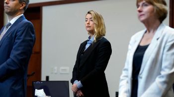 Atriz revela que o ex-marido a agrediu três vezes; seu testemunho acontece 14 dias depois do início do julgamento na Virgínia