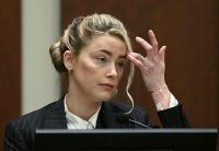 Amber Heard é questionada sobre uso de drogas e mensagens de amor enviadas a Depp