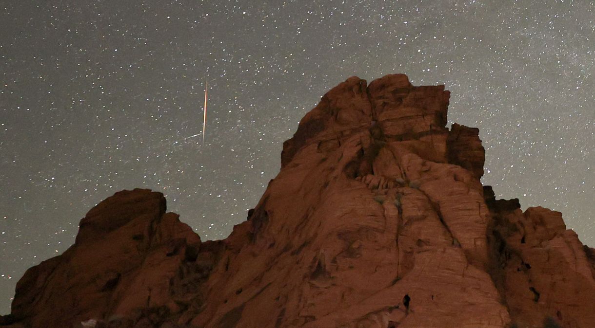 Chuva de meteoros Tau-Herculídeas vista do Parque Estadual do Vale do Fogo, em Nevada, nos Estados Unidos, em 30 de maio de 2022