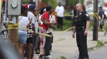 Homem branco de 18 anos dirigiu horas até um bairro majoritariamente negro; 11 dos treze baleados são pessoas negras