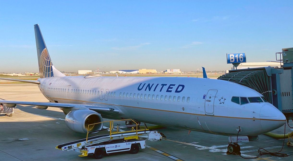 Um avião da United Airlines visto no portão do Aeroporto Internacional O'Hare de Chicago (ORD) em 5 de outubro de 2020 em Chicago, Illinois.