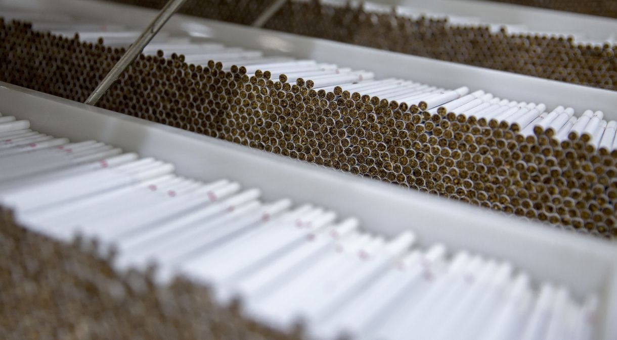 OMS defende que os custos de limpeza de produtos de tabaco jogados no lixo recaem sobre os contribuintes