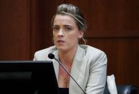 Irmã de Amber Heard diz que viu Depp bater na atriz enquanto eram casados