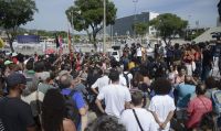 No Rio, manifestantes pedem justiça para homem morto em Sergipe