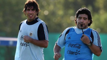 Atleta afirmou estar esgotado; há um ano deixou o time argentino Boca Juniors