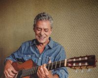 Chico Buarque lança primeira música inédita em cinco anos e anuncia turnê