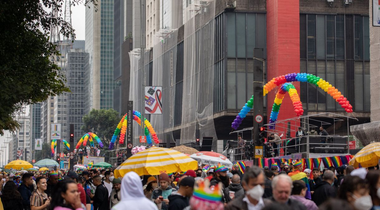 Participantes durante a 26ª Parada do Orgulho LGBT+ de São Paulo, na Avenida Paulista
