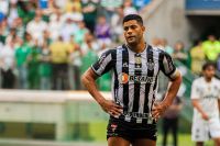 Palmeiras e Atlético-MG empatam e deixam Corinthians na liderança do Brasileirão