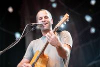 Jack Johnson revela que tem músicas nunca lançadas com artista brasileiro