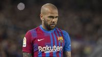 Barcelona retira de Daniel Alves o título de "lenda", mas o mantém como "histórico"