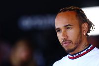 Lewis Hamilton diz que seus piercings não são problema para o GP da Inglaterra