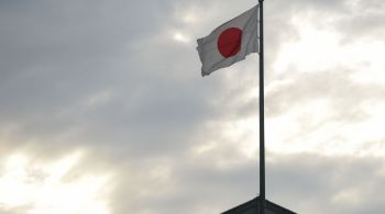 Medida ocorre poucos dias depois que primeiro-ministro japonês pediu aos líderes empresariais que acelerem aumentos para trabalhadores