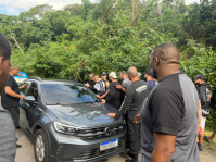 Torcedores do Botafogo invadem centro técnico e cobram jogadores por desempenho