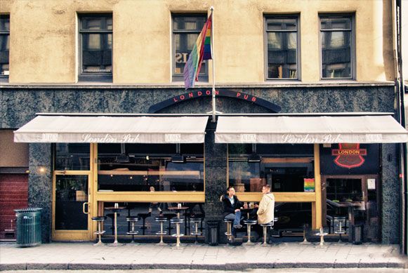 Fachada do London Pub, bar onde ocorreu o ataque a tiros em Oslo, na Noruega